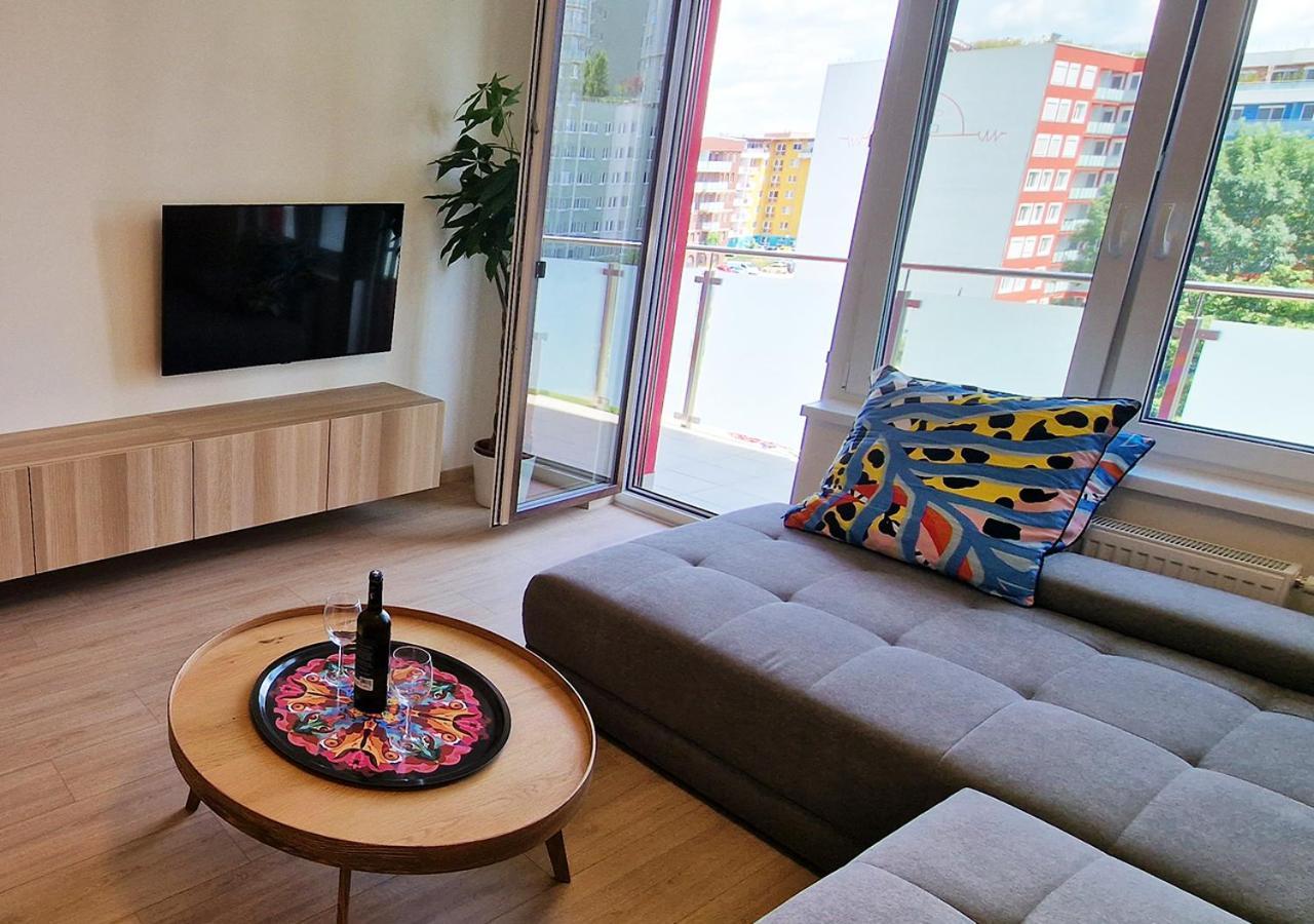 New Cozy 2 Room Pink Apartment Bratislava 058 외부 사진