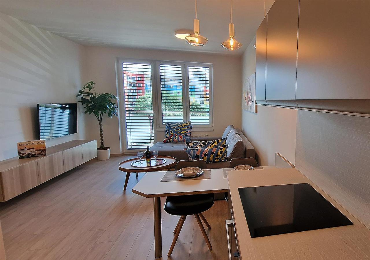 New Cozy 2 Room Pink Apartment Bratislava 058 외부 사진